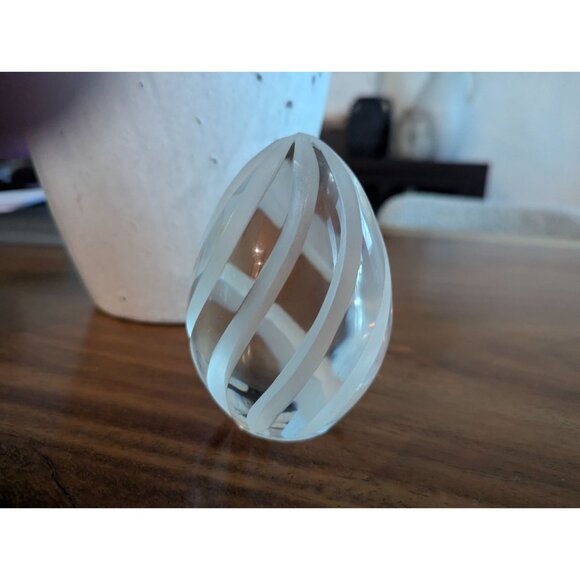 Paperweight Egg Shaped Frosted Etched Swirl 24% Lead Crystal Made In Poland - Picture 8 of 9